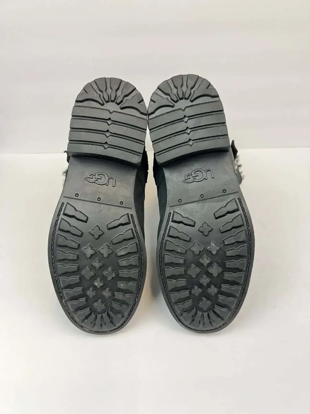UGG oregon mid